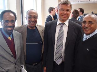 Mr. Kjell Magne Bondevik with EGS members Mr. Kjell Magne Bondevik with EGS members