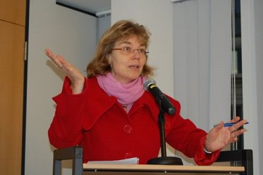 Dr Mirjam van Reisen